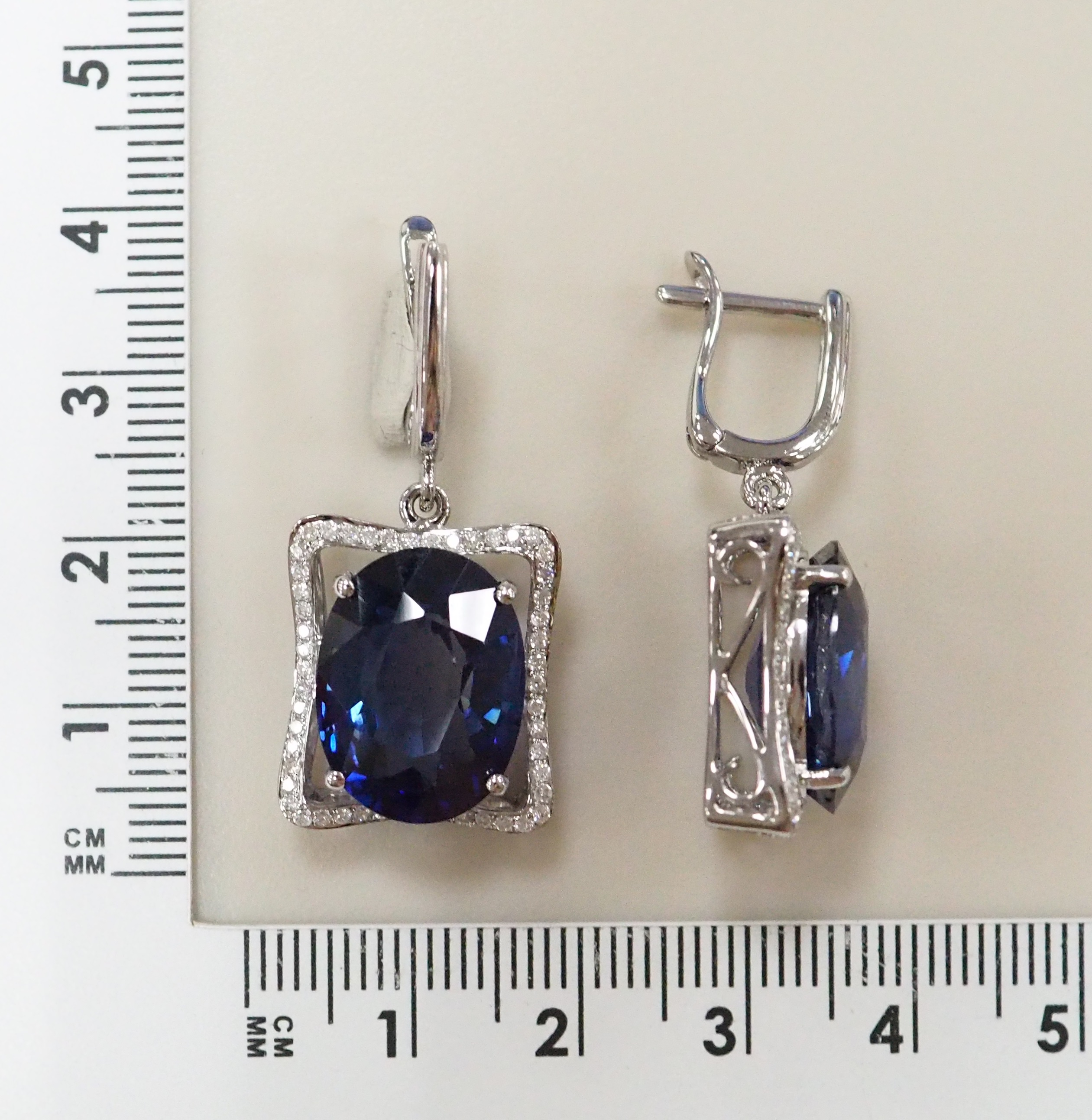 Серьги из белого золота с сапфирами